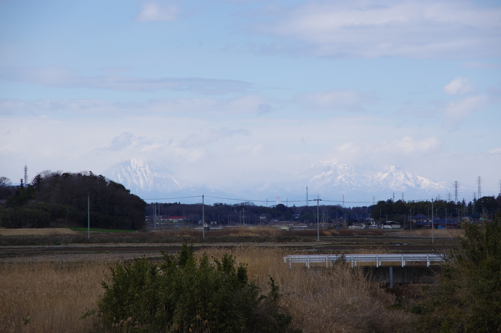 遥か山を望む