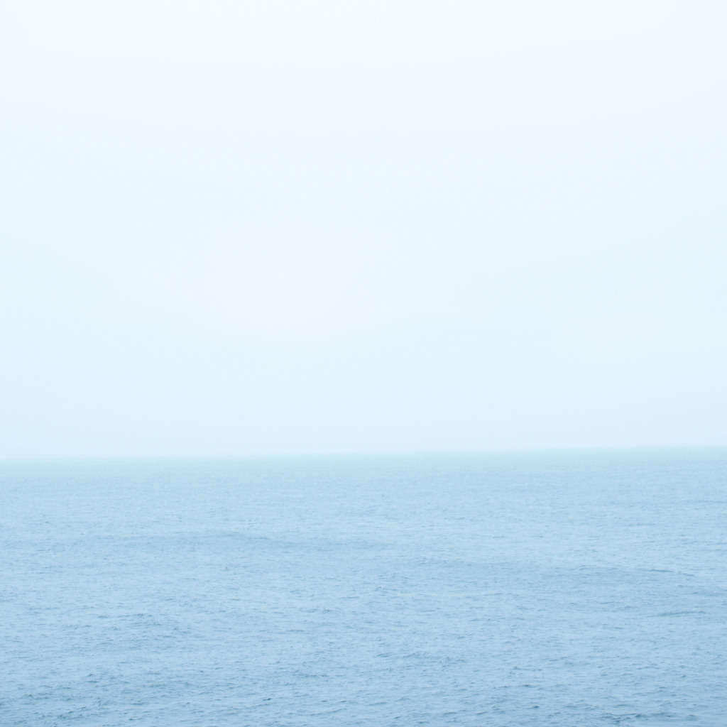 海と空しか見えない