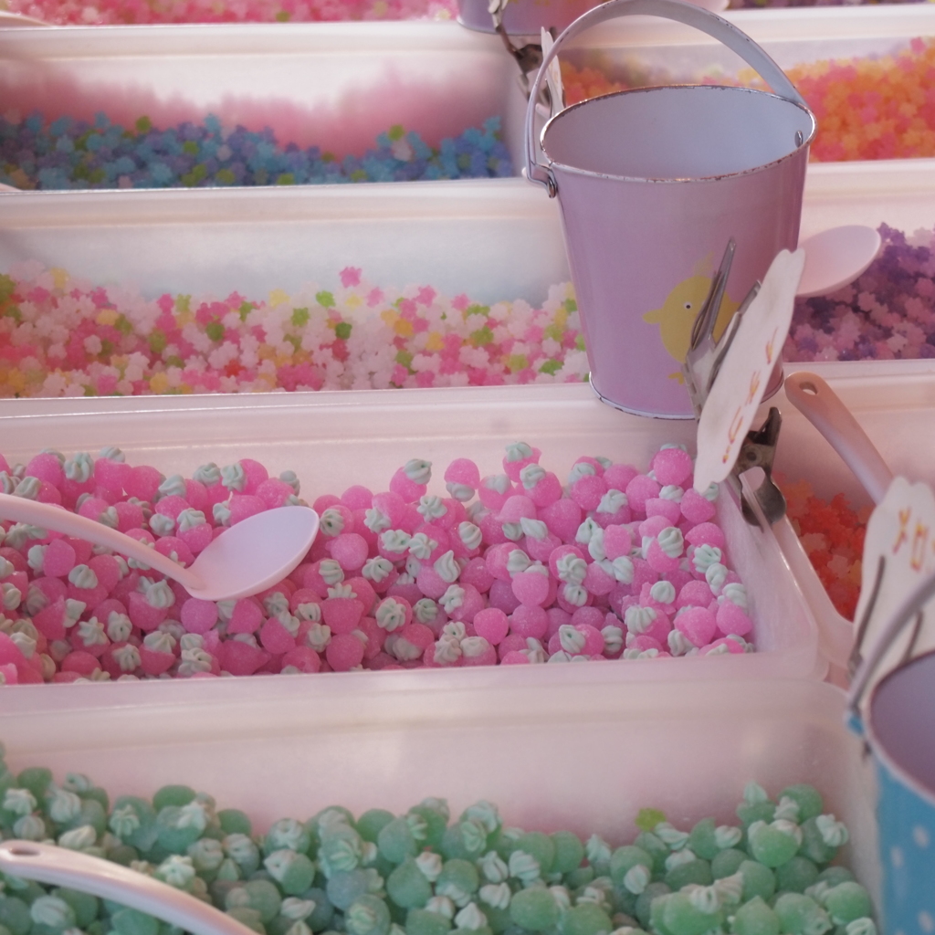 パステルカラーの砂糖菓子