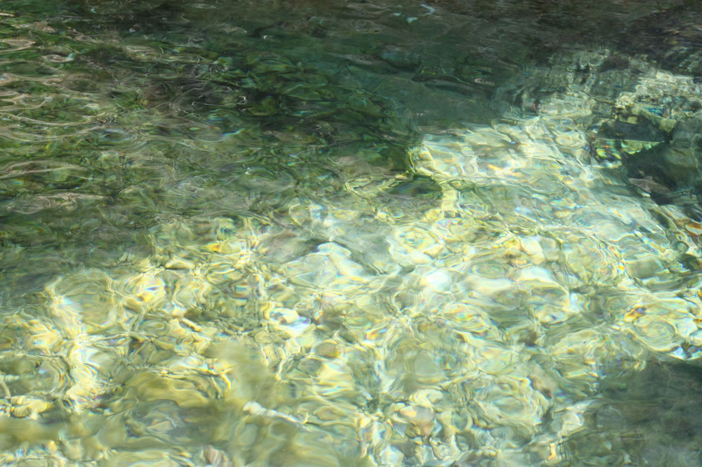 山の水