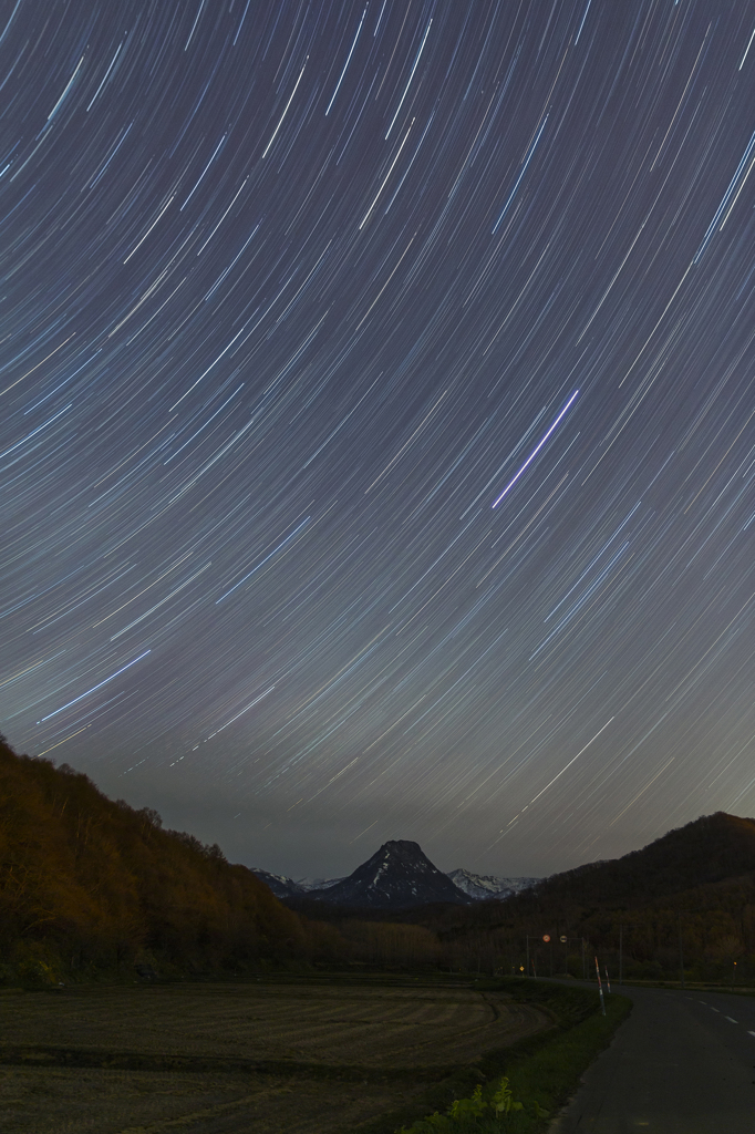 雪融けの寒村に星は昇る