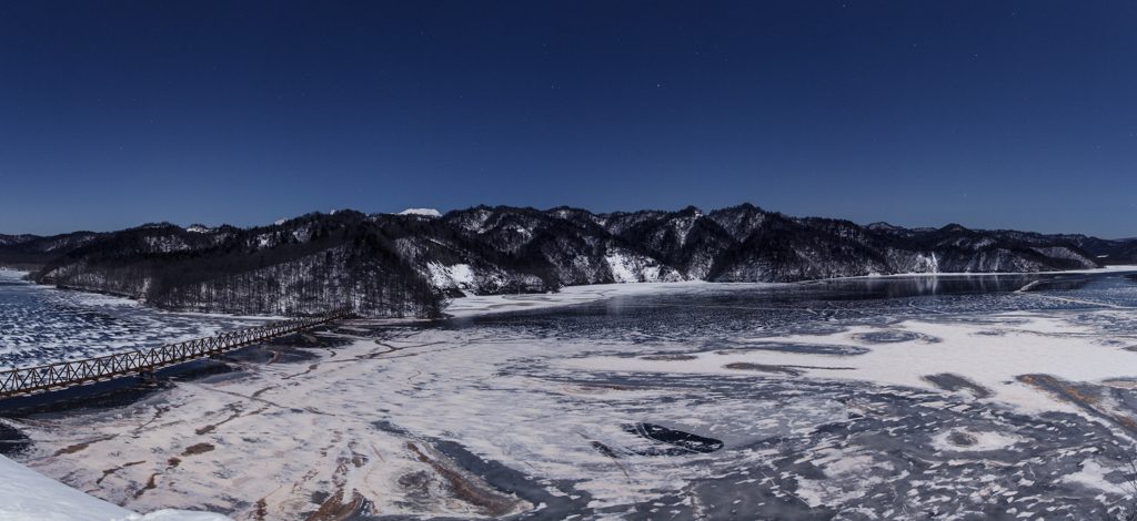 氷結のシューパロ湖と幻の三弦橋
