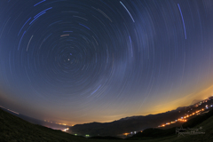 高原に星巡る