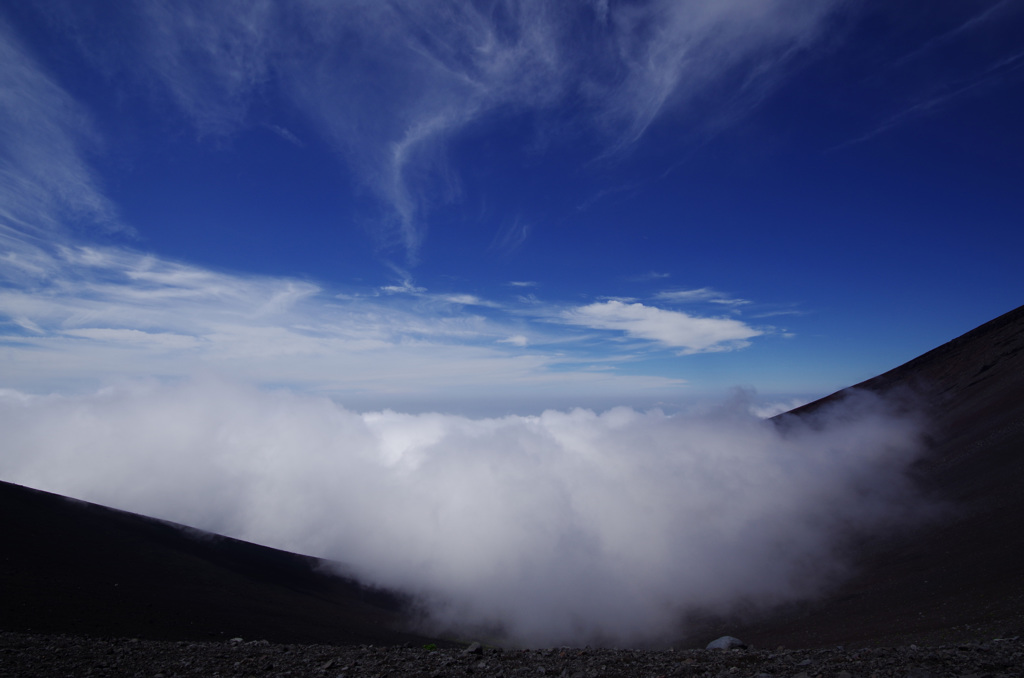 【富士登山紀行⑪】なだれ込む、雲の波