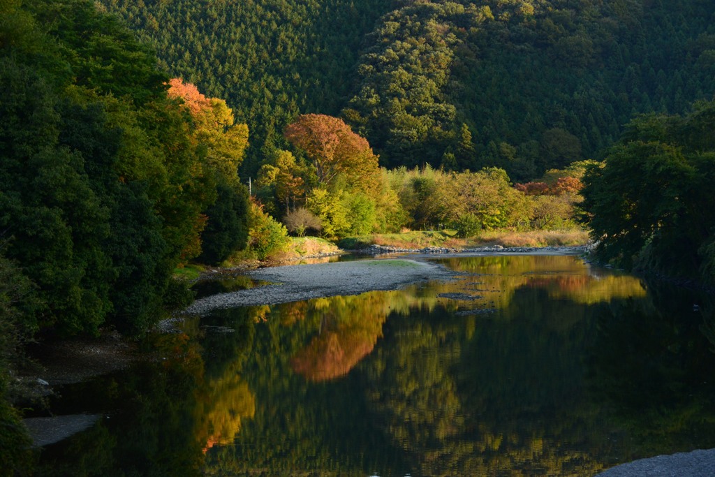 槻川と紅葉