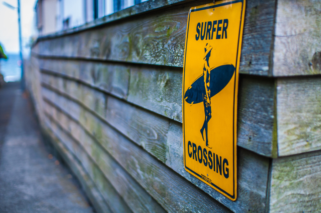 SURFER CROSSING