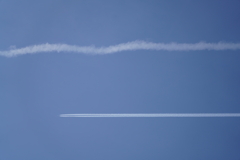 前の飛行機を追え！