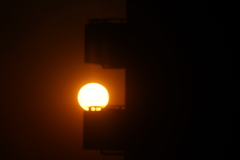 太陽を飲み込む