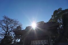 南門に南中