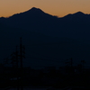 山のある街