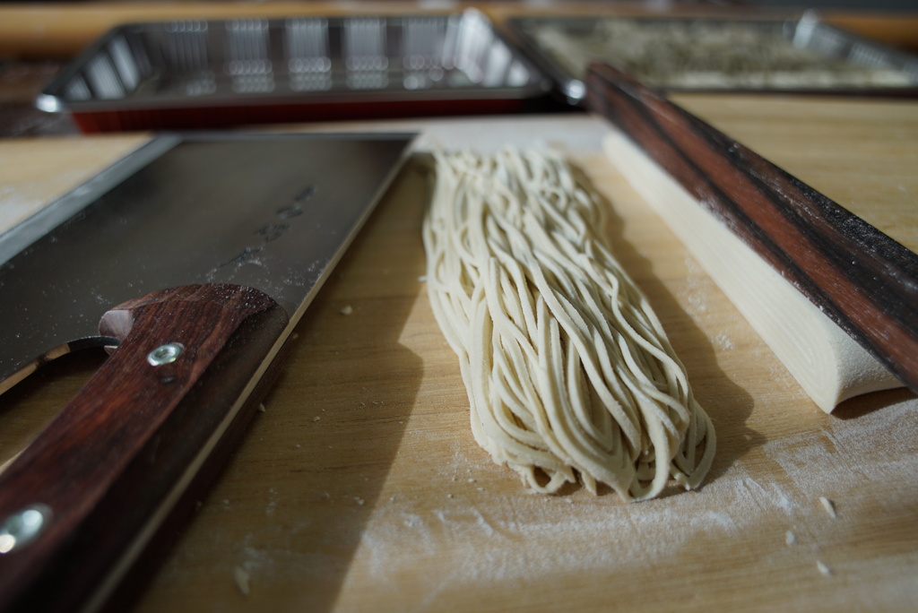 年越し蕎麦を打ちながら