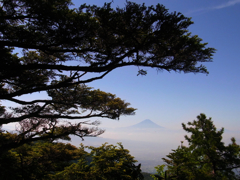 編笠山への登りから富士を望む