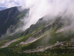 霧上がる御山谷