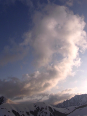 雲動く