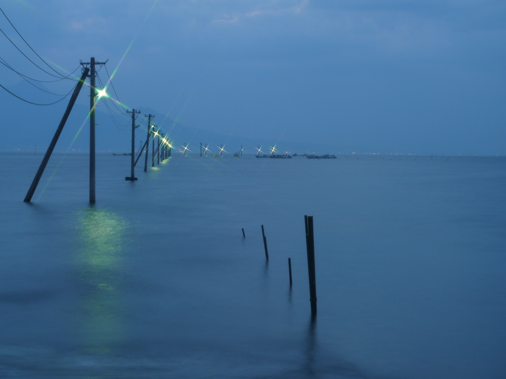 沈みゆく海床路