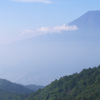 雲かかる富士の山