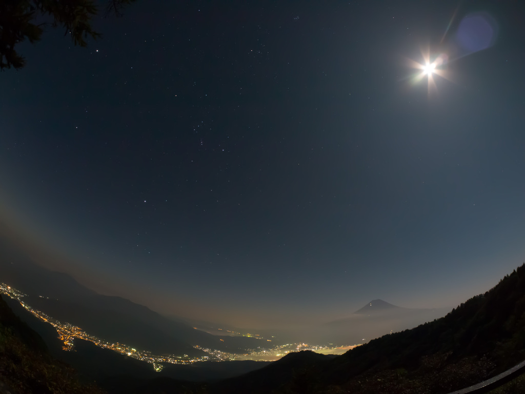 富士と月とオリオン座