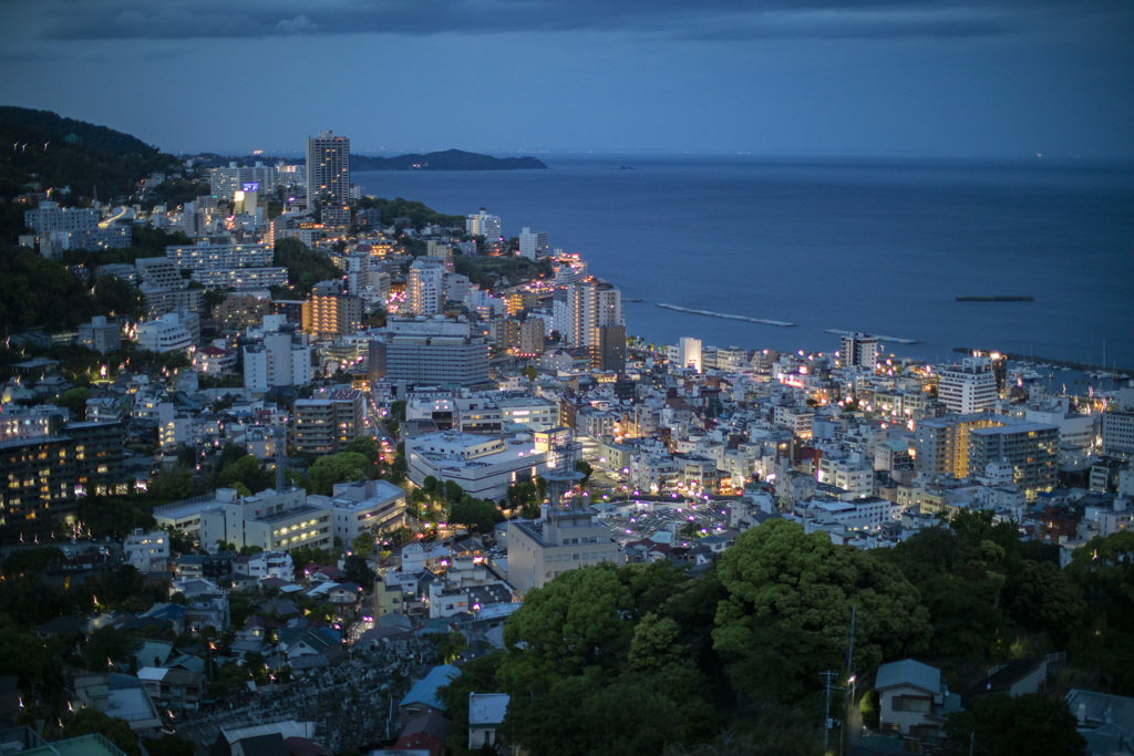 熱海の夜