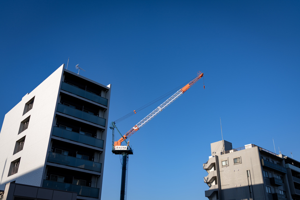 青空とクレーン