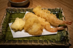 ランチはモッツアレラチーズの天ぷらとエビ天