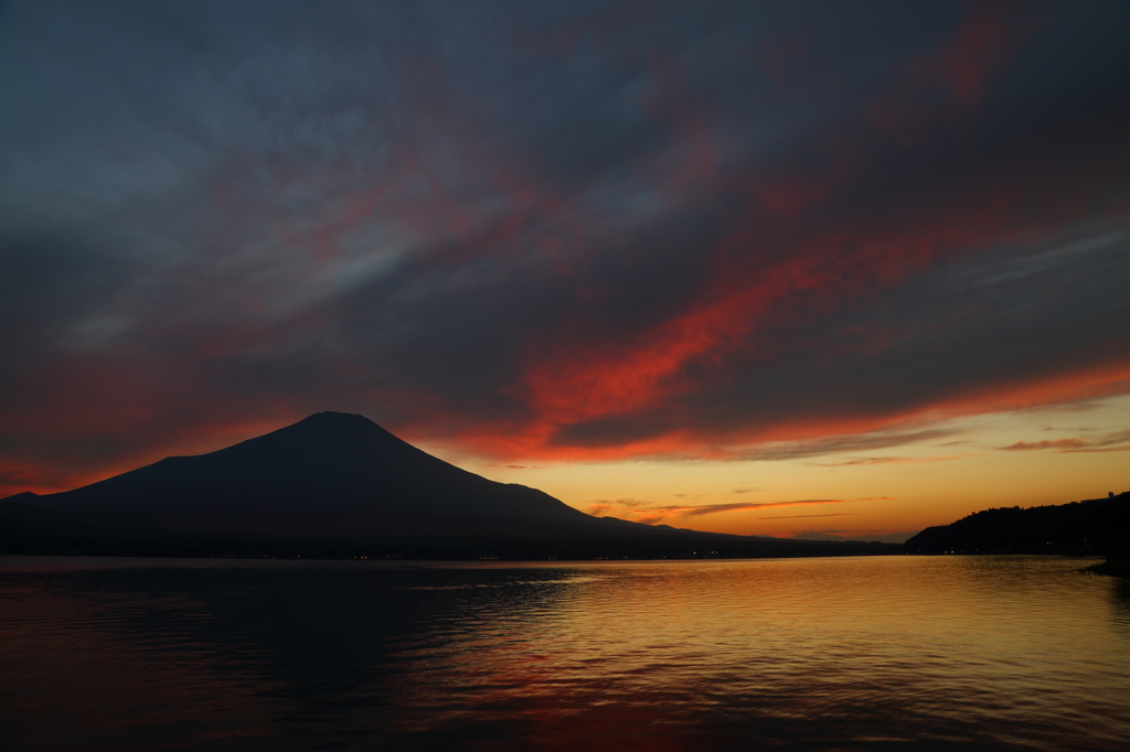 赤く染まる雲