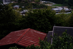 赤い屋根のある風景