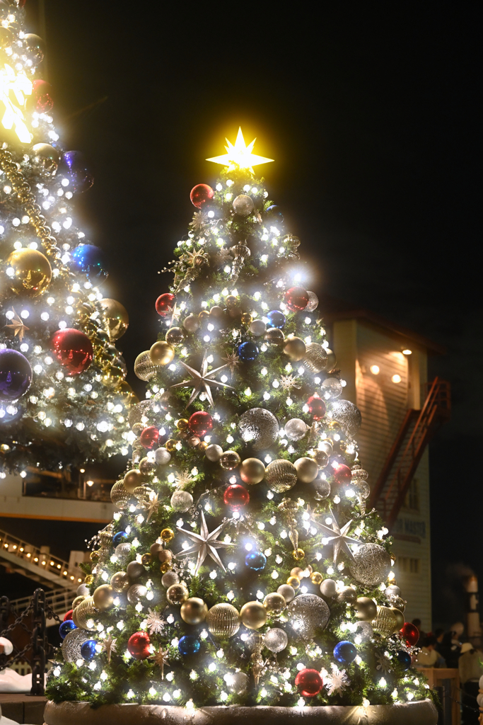 American WaterFront Christmas Tree