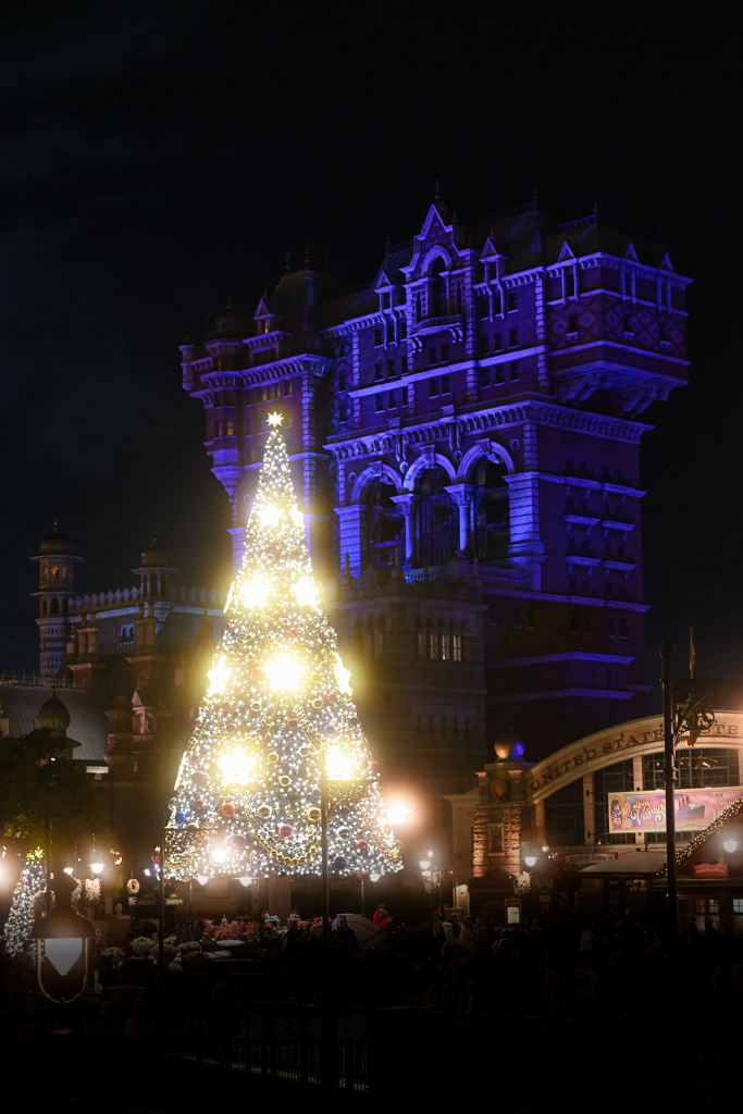 American Waterfront Christmas Tree