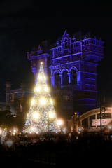 American Waterfront Christmas Tree