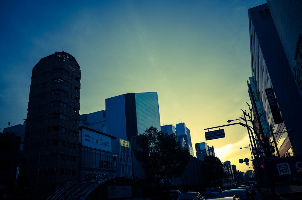 都会の夕暮れ
