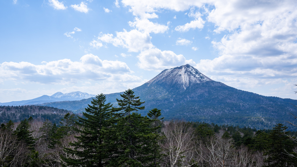 春の雄阿寒岳