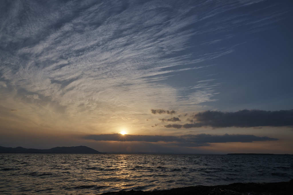 秋のサロマ湖の夕陽