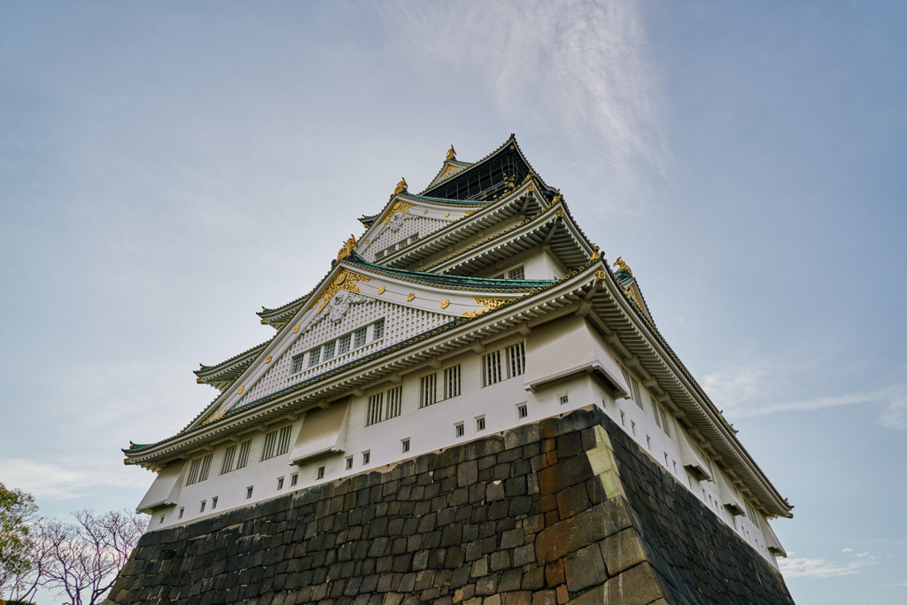 聳え立つ　大阪城