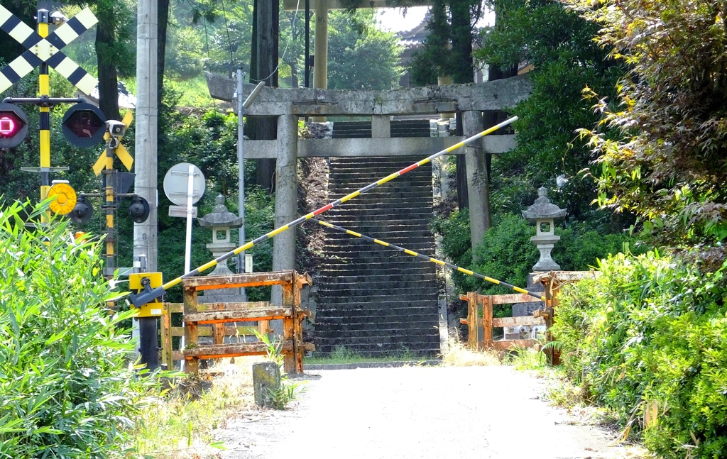 参道の踏切