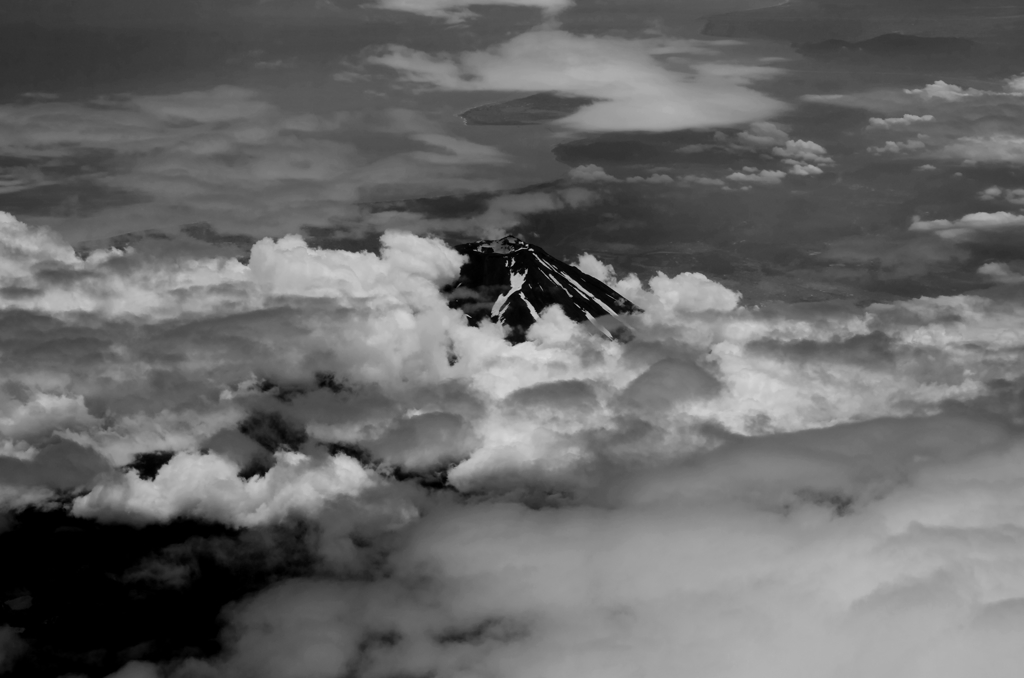 富士山上空雲多し