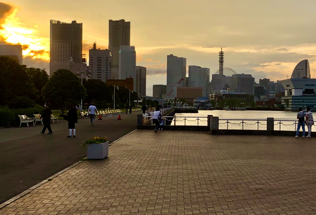 ガラガラの山下公園/ iphoneスケッチ51