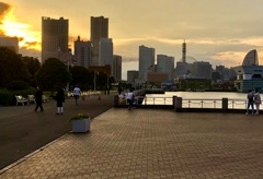 ガラガラの山下公園/ iphoneスケッチ51
