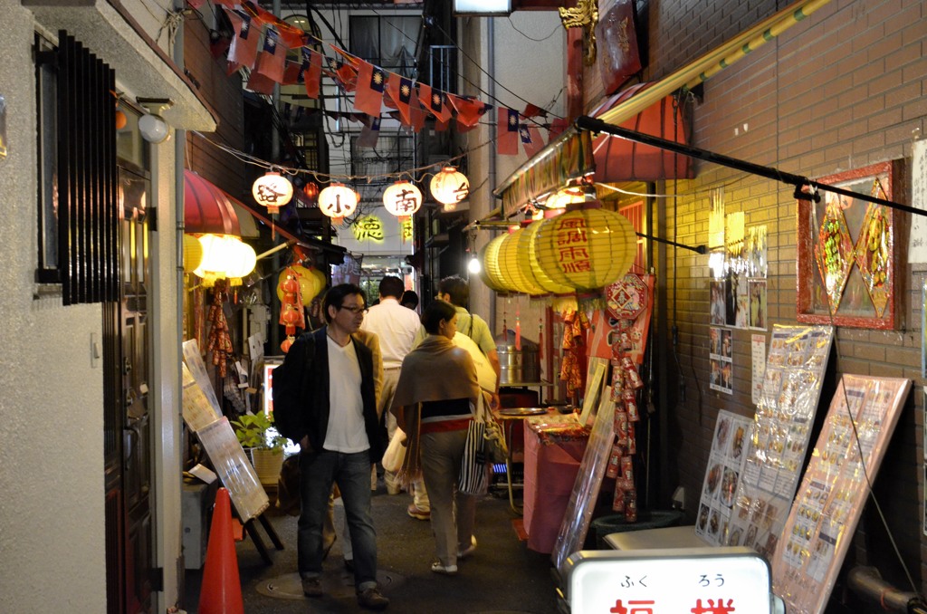 中華街路地のスナップ４題②/横浜