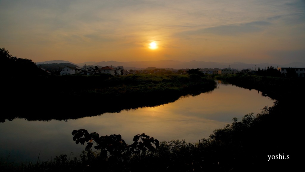 写真エッセイ：河口の夕焼け