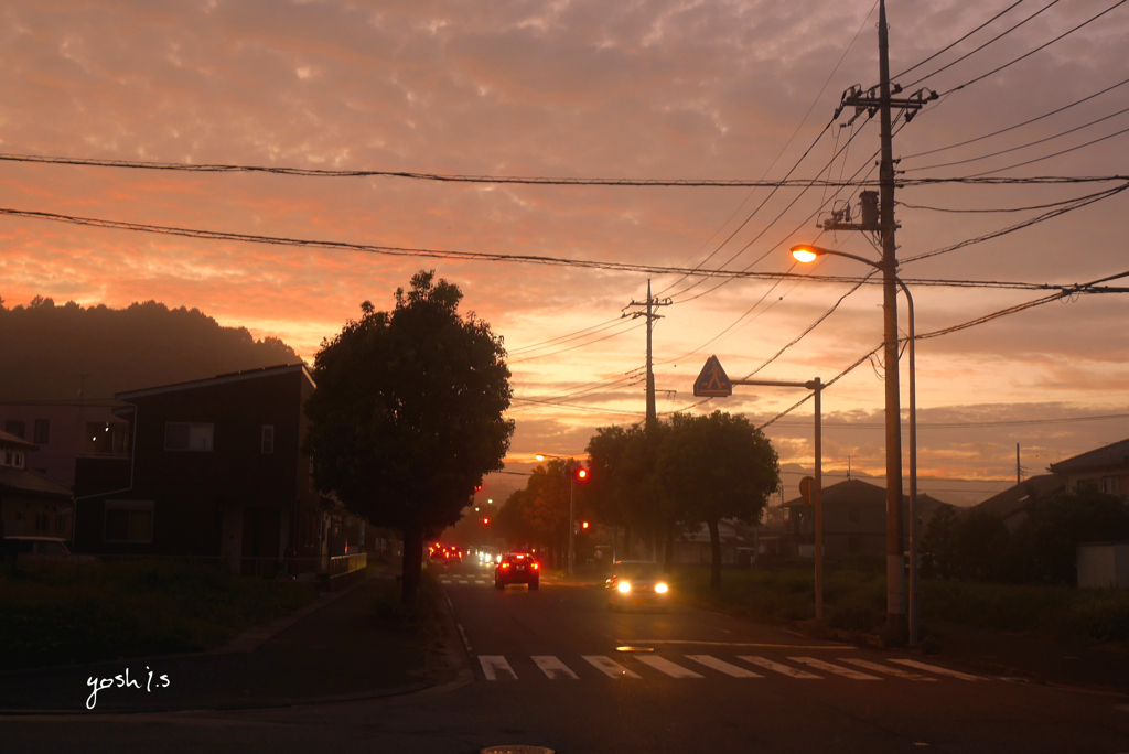 写真歌：茜さす道