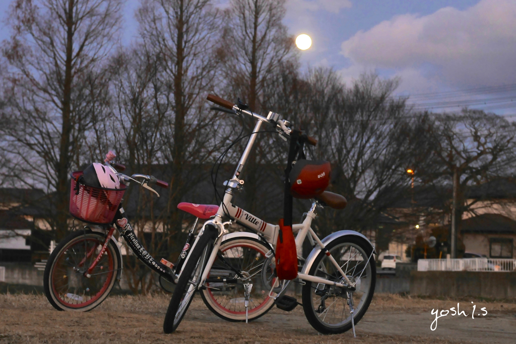 写真句：満月と自転車