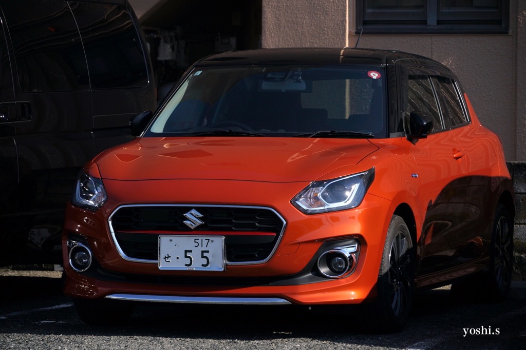 写真エッセイ：紅自動車（Red Car）