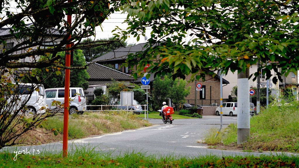 写真指編：郵便配達は二度左右を見る
