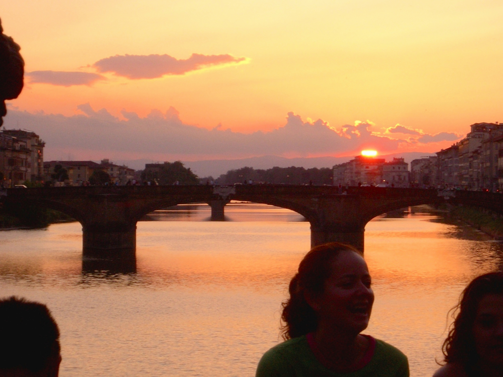 イタリア旅日記：フィレンツェ・アルノ川の夕日：写真句