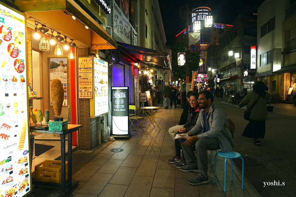 写真エッセイ：浅草４：待つ人