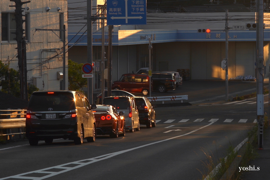 写真エッセイ：夕日に赤い車１