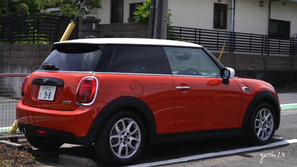 写真エッセイ：The red car