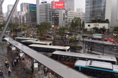 東京散歩Ⅲ：雨の東京駅八重洲口前