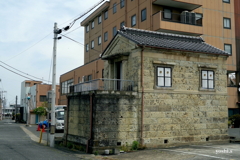 写真エッセイ：わが町点描28：ホテルと倉２：NTW635