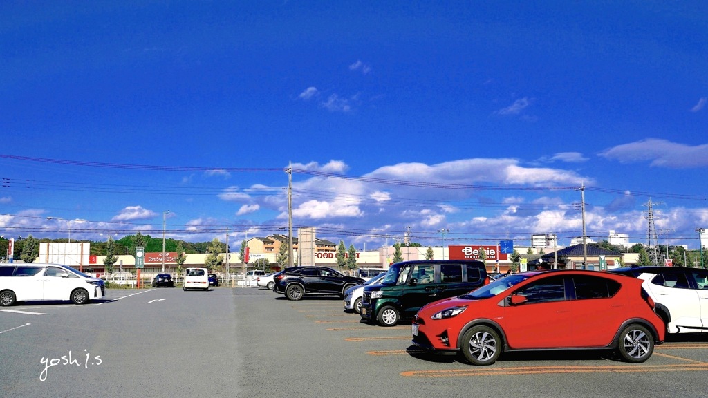 写真指編：秋空３ with a Red car